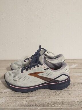 Brooks (U.S.A Women's size 7) Ghost 15 Athletic Shoes Spa Blue Neo Pink